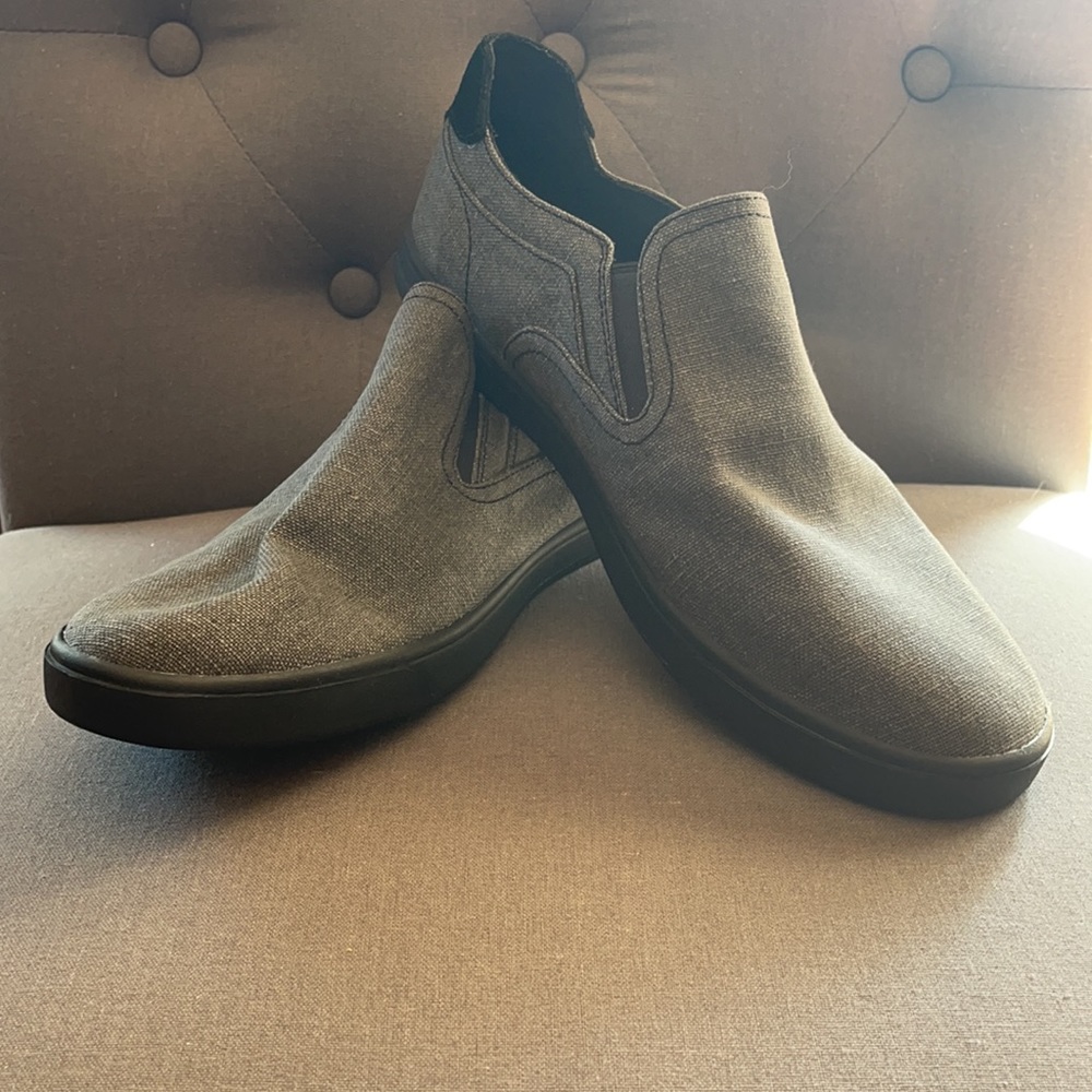 🔥UGG’s men’s size 11.5 in grey.